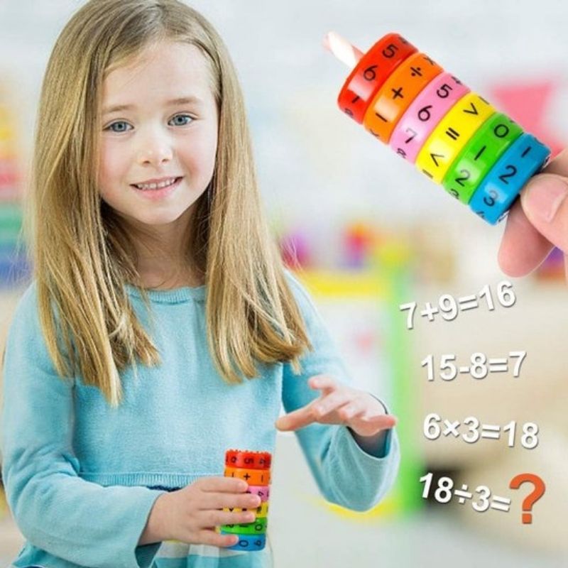 fille-jouant-avec-jeu-mathematique-pour-enfant-apprentissage-addition-soustraction-multiplication-division
