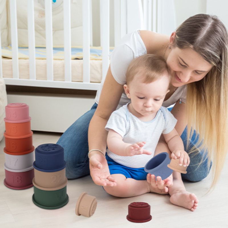 Jouet-a-empiler-bébé-Montessori-gobelets-empilables-développement-motricité